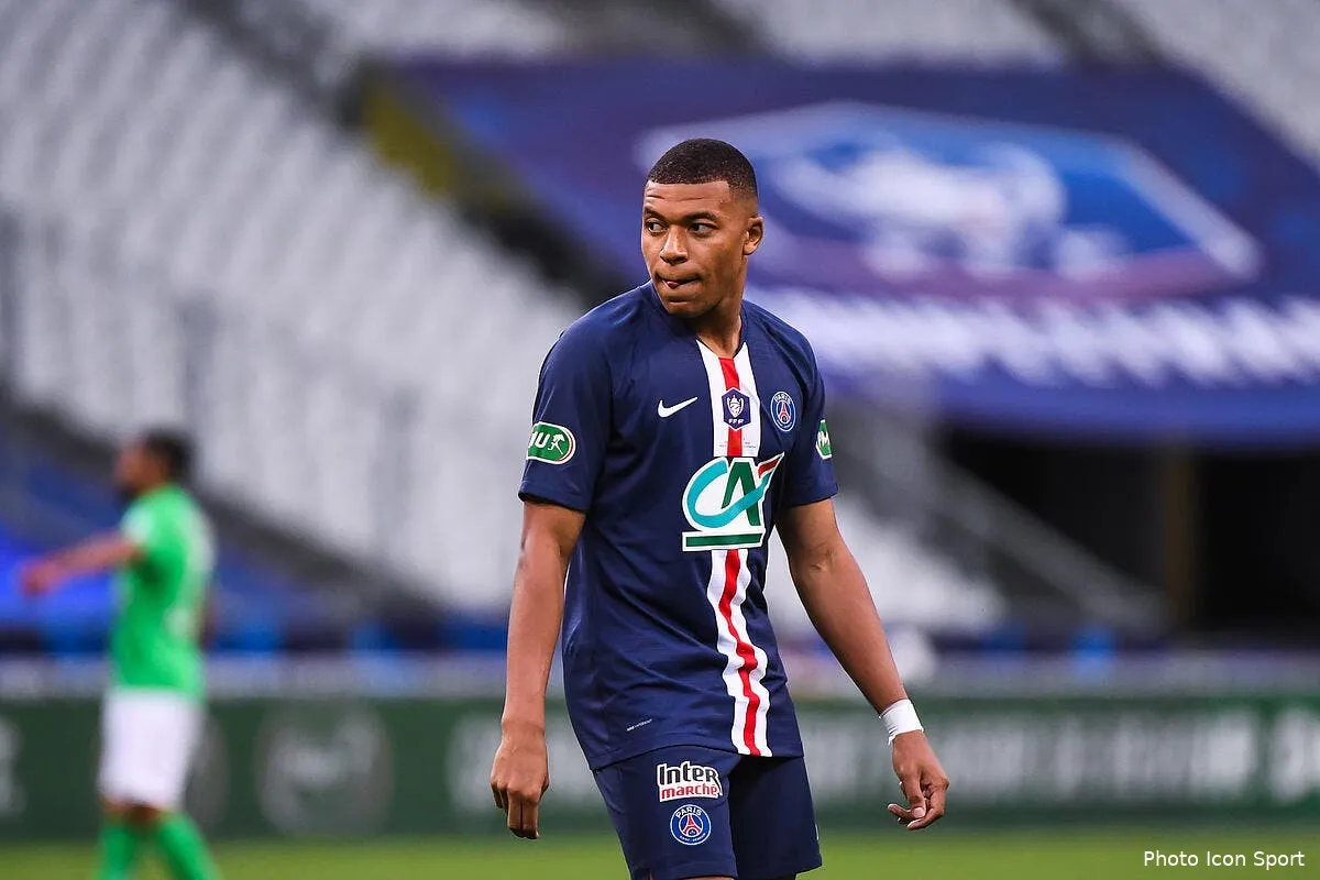 psg mbappe titulaire sur une jambe contre l atalanta icon bap 240720 93 180290183
