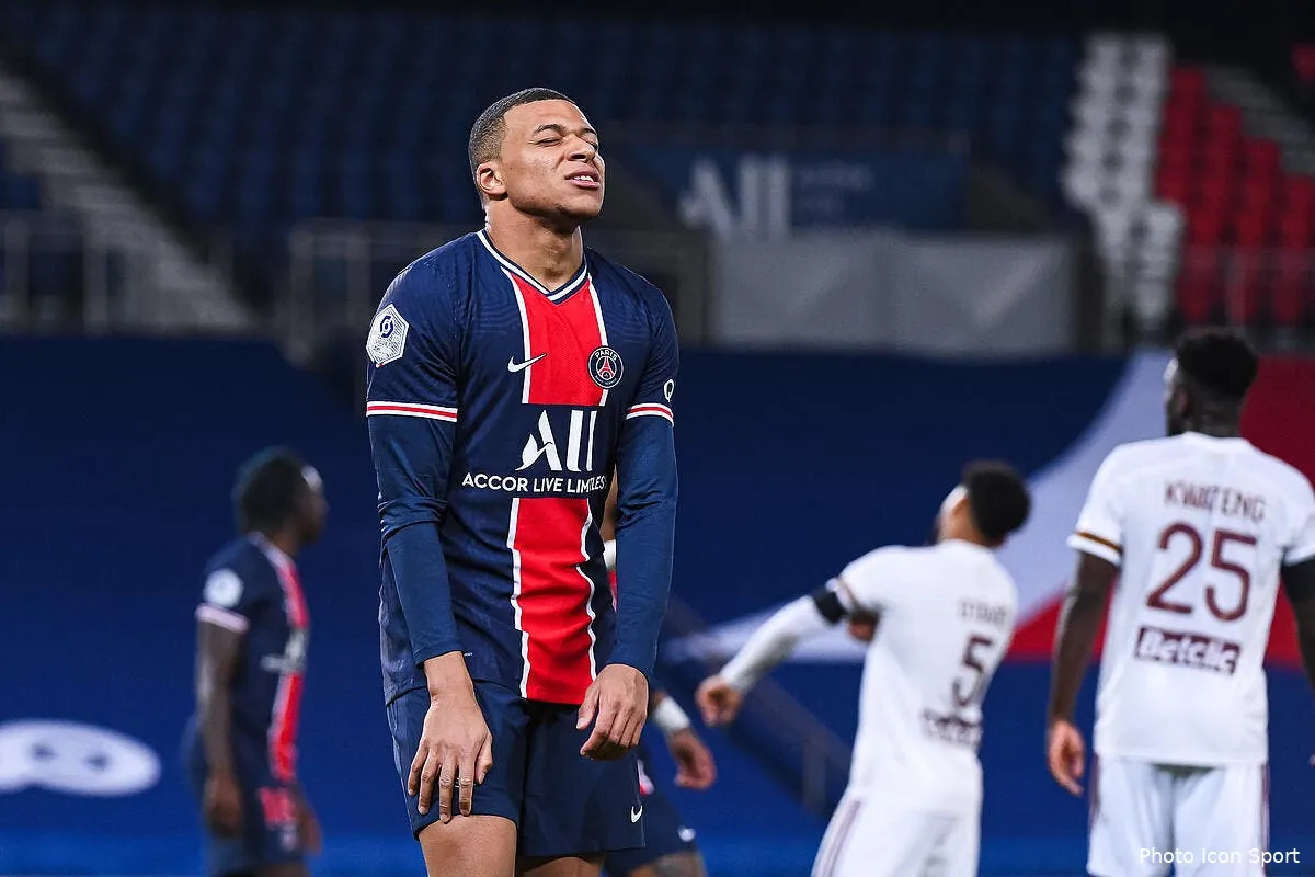 psg mbappe victime d un mental en carton aa 300557
