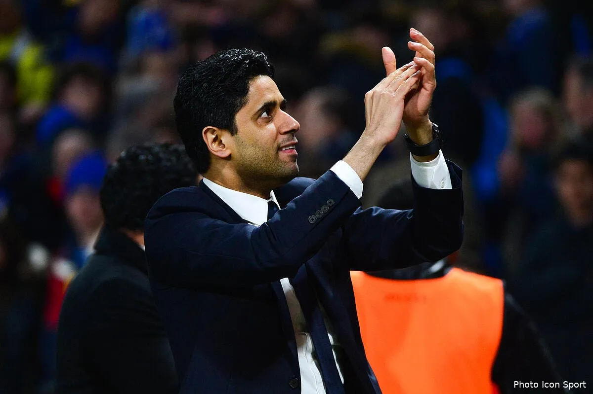 psg nasser al khelaifi vient saluer les ultras devant la tribune auteuil iconsport win 110315 08 96165110