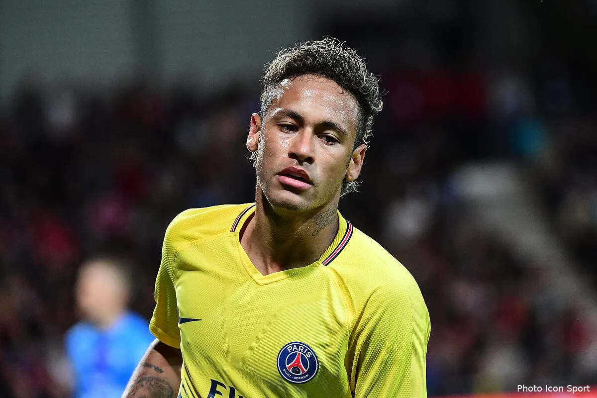 psg neymar a encore un peu la tete au barca iconsport icon win 130817 01 13701189595
