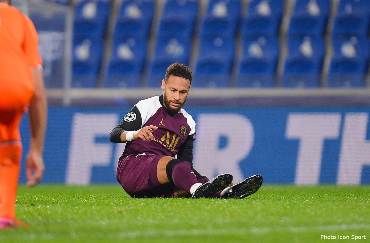 psg neymar a l infirmerie jusqu a la treve icon seskim hc basaksehir v parissaintgermain 281020 4298003