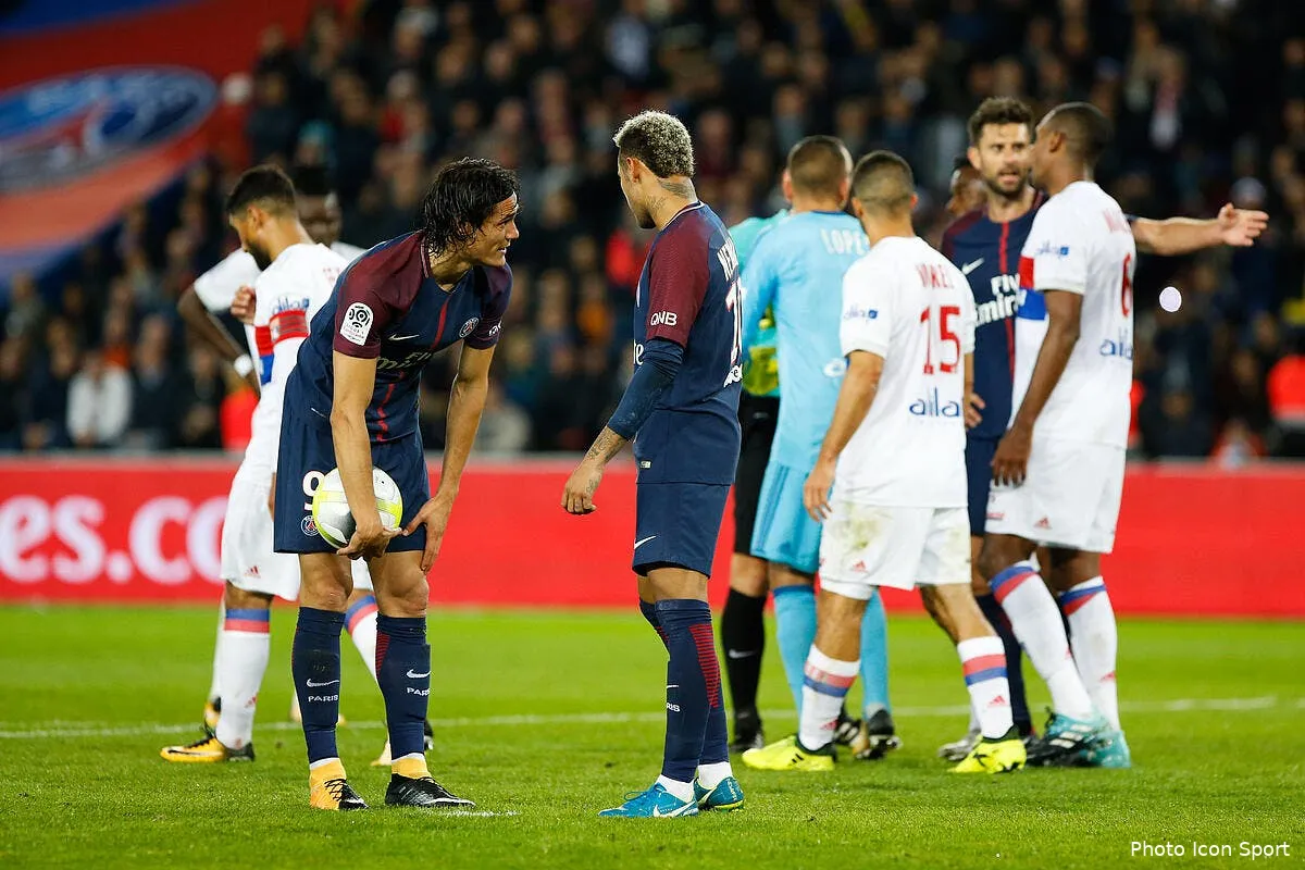 psg neymar a presente ses excuses a cavani devant le groupe iconsport icon fid 170917 08 30194085