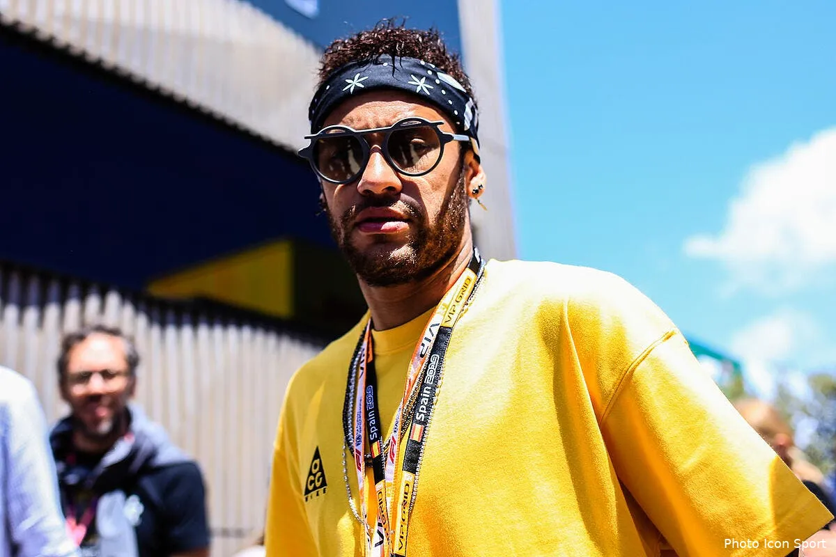 psg neymar a reserve un jet prive pour rejoindre barcelone icon hoc 120519 93 44262811