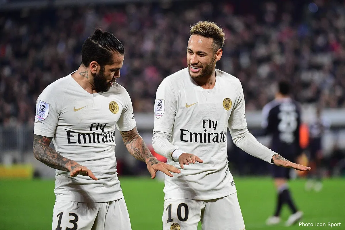 psg neymar craint pour son image dani alves lance un appel dani alves neymar255315