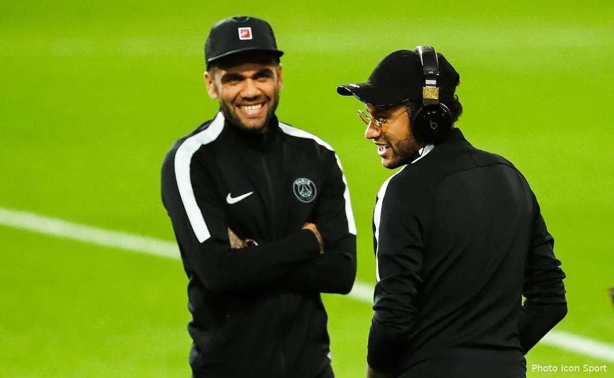 psg neymar daniel alves le jure il n a jamais aide paris icon blg 171017 01 21289591