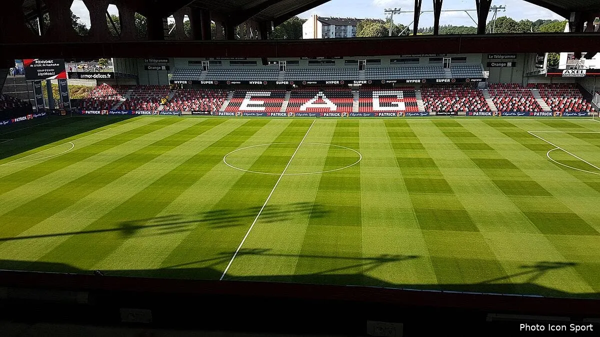 psg neymar debutera en ligue 1 sur un veritable billard terrain189495