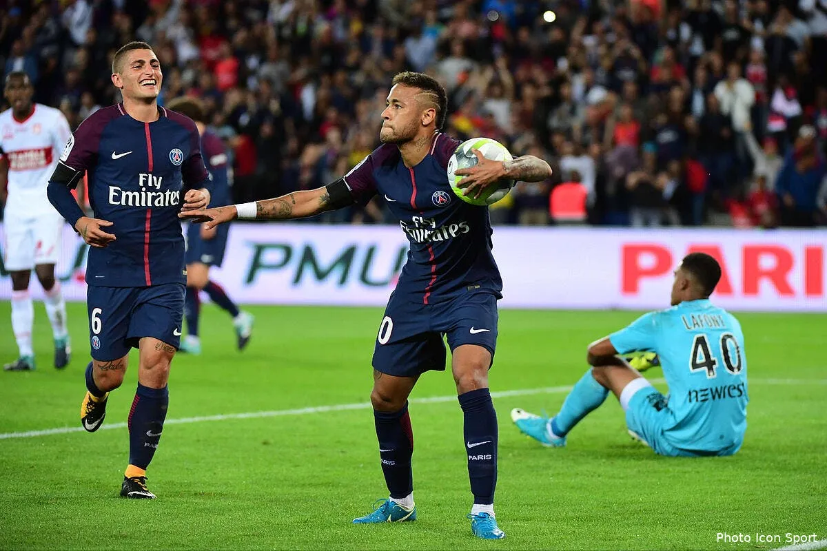 psg neymar marque au parc et fait le charo pour matuidi iconsport icon win 200817 01 14022190283