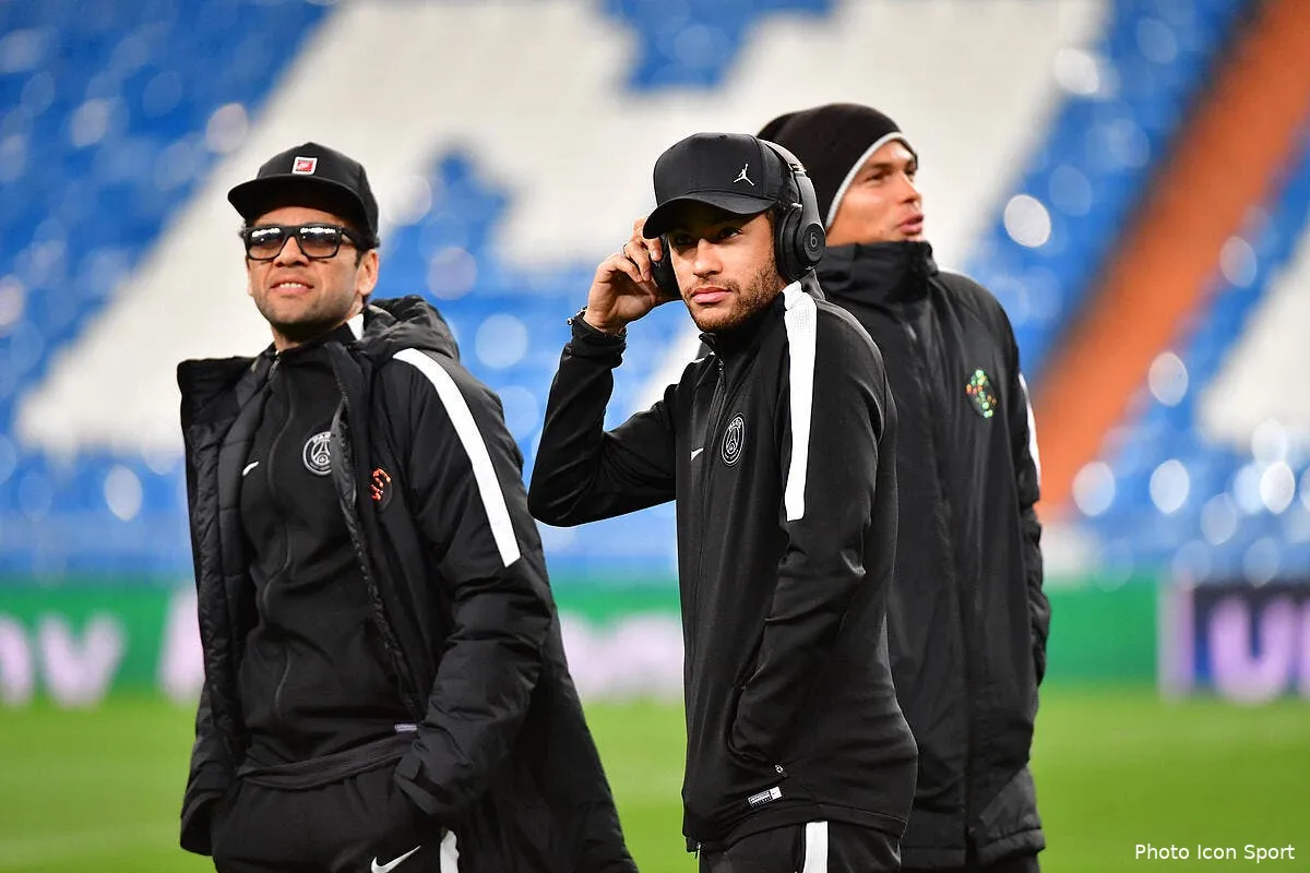 psg neymar reste au psg les bresiliens lachent le scoop iconsport icon win 130218 01 39841213199