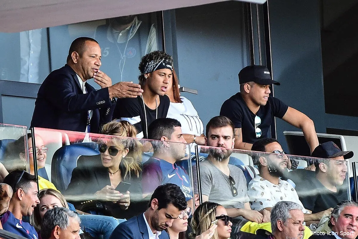 psg neymar restera a paris fin du delire icon iconsport icon win 050817 01 12396245265