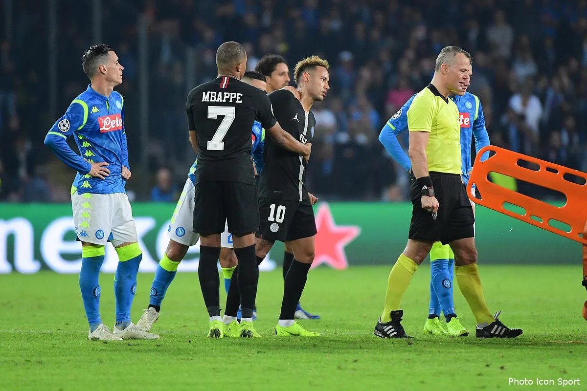 psg neymar s en prend violemment a l arbitre de naples psg iconsport icon win 061118 01 69556235591