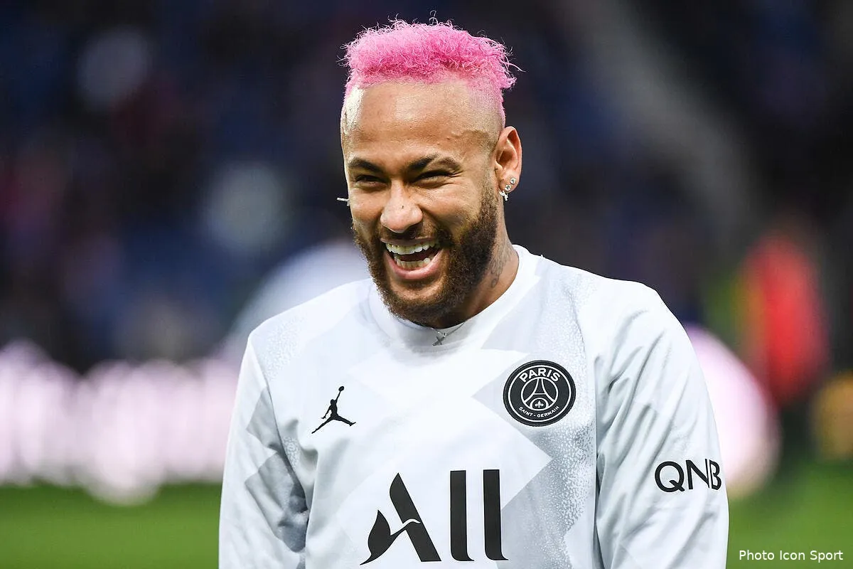 psg neymar seul invite a la table de messi et cristiano ronaldo icon dib 010220 11 99278411