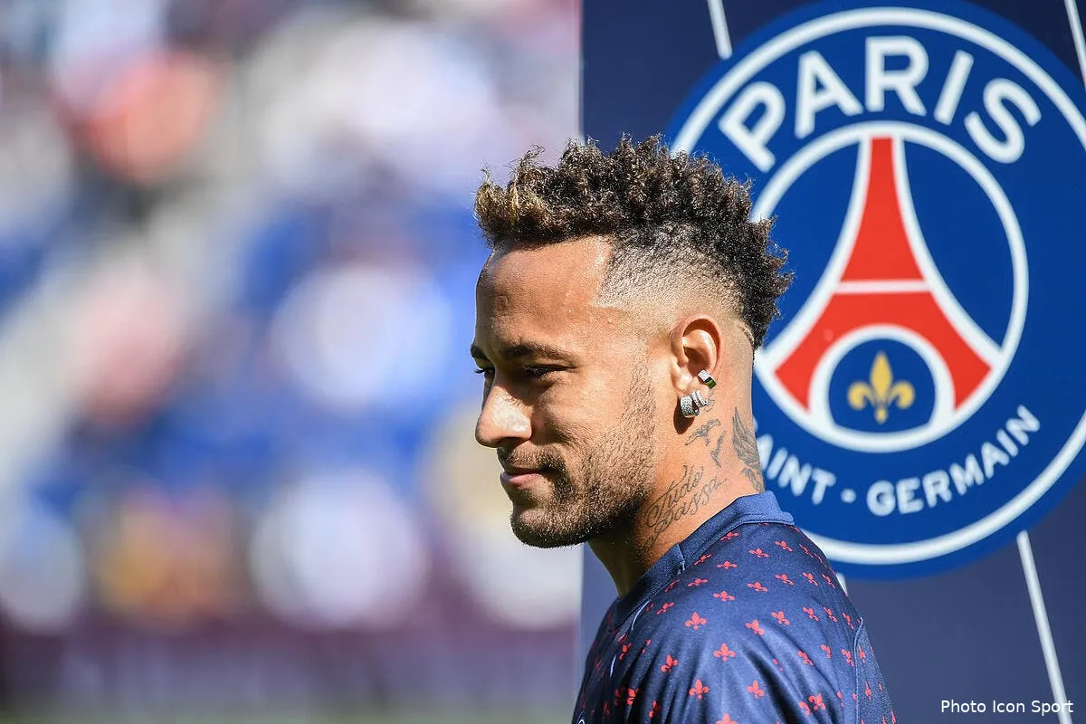 psg neymar siffle la fin des aneries bien sur qu il reste au psg iconsport icon dib 250818 12 126228903