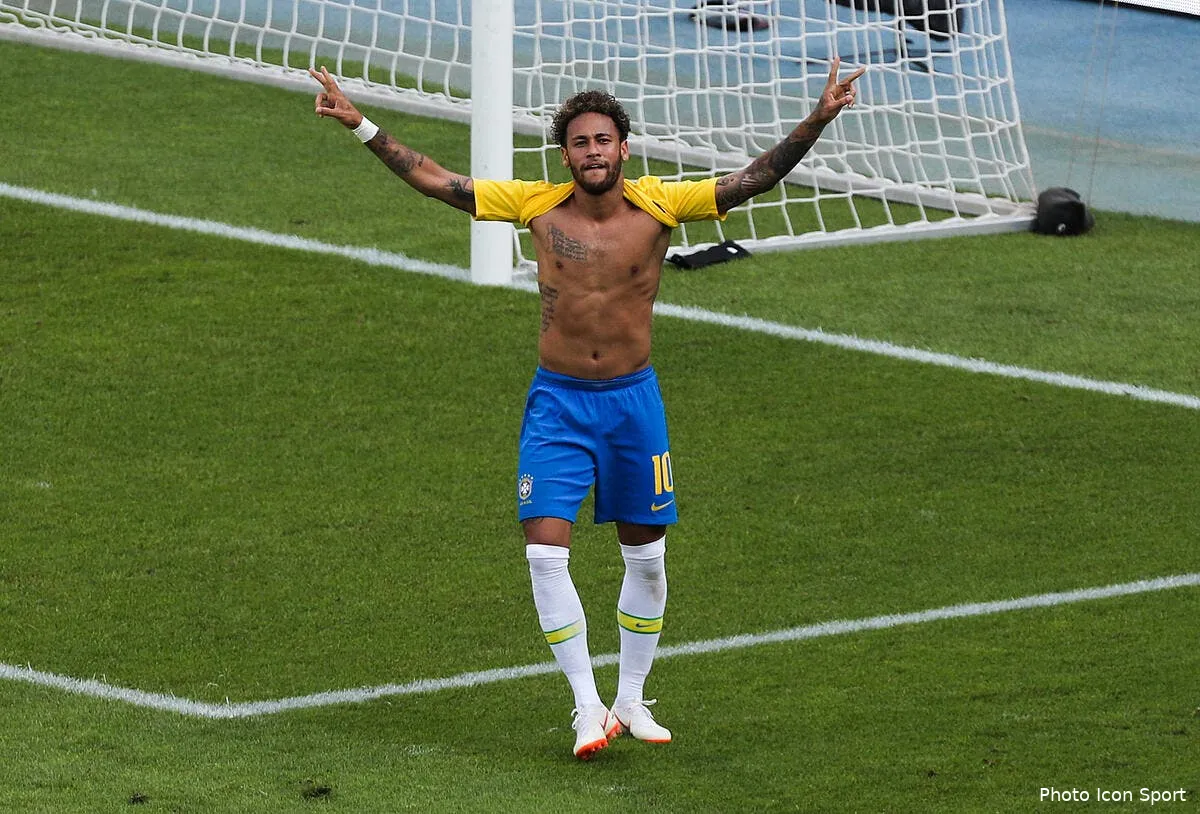 psg neymar vous offre une lecon de gym c est muscle icon gep 100618 02 07284597