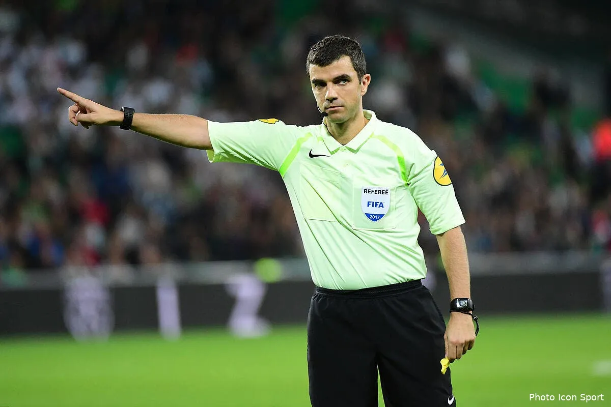 psg nice pierre menes taille un costard a l arbitre icon win 201017 01 23335252323