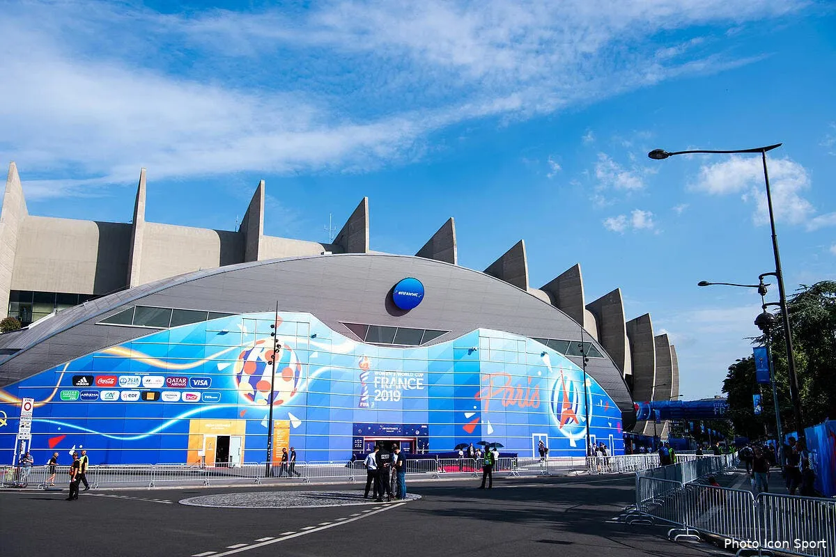 psg opposes au naming du parc les supporters frappent fort parc des princes 2271215