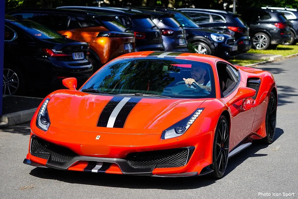 psg paredes ridiculise neymar et mbappe a la reprise icon 200622p002867287565