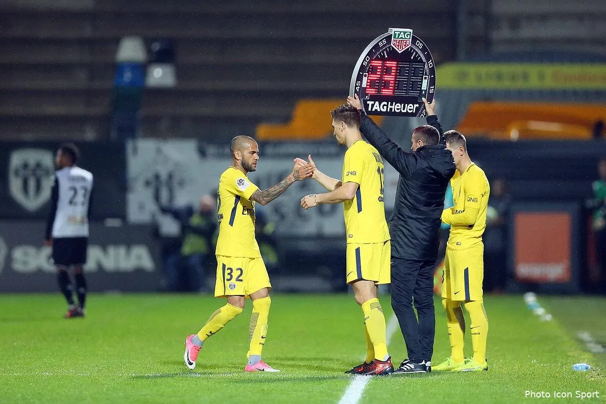 psg paris a aussi besoin d un lateral droit balance ce consultant iconsport icon vmi 041117 90 25225455