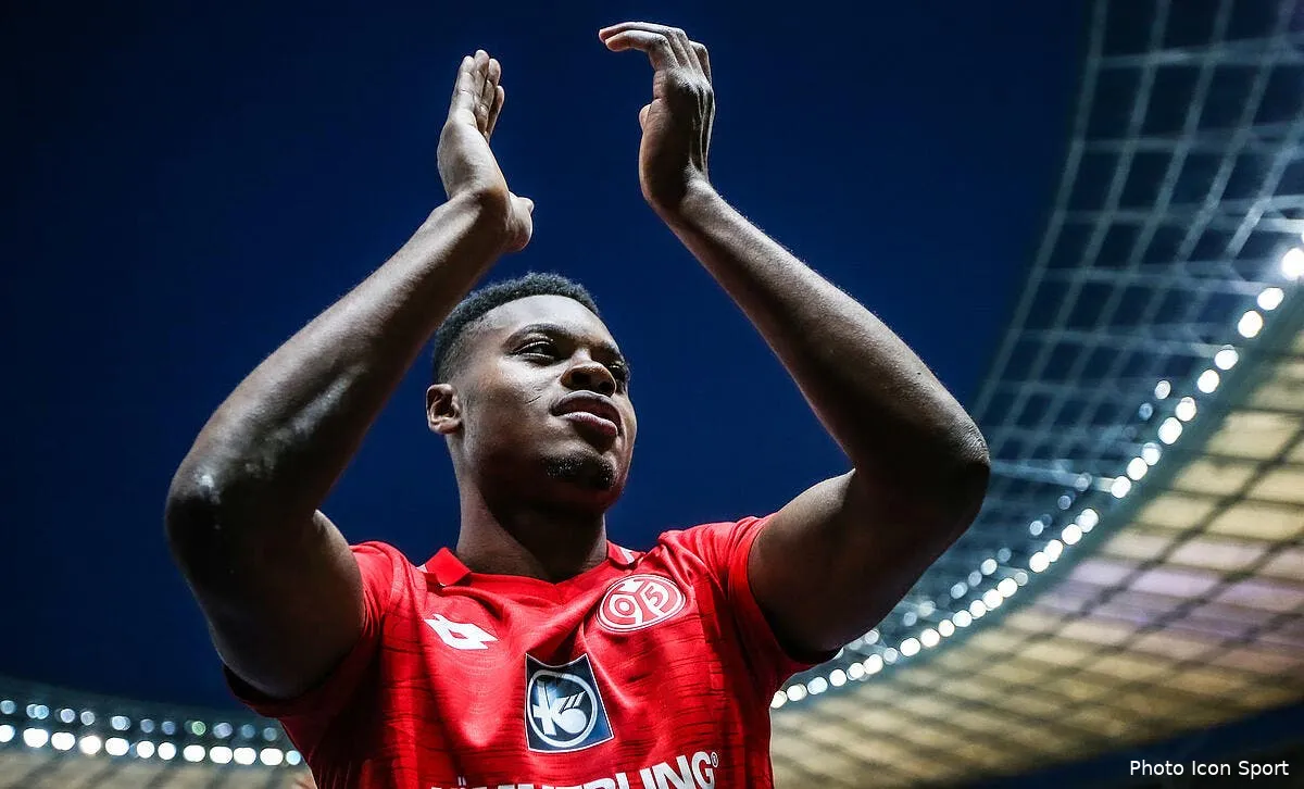 psg paris active une piste a 5 me c est la deutsche qualitat icon 200208 99 830623 dpai285111