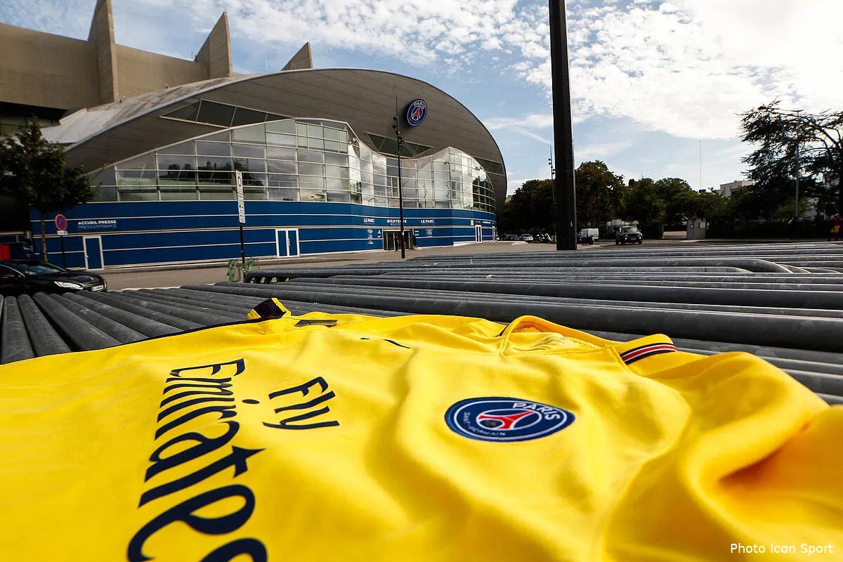 psg paris cherche un pigeon a 80me qatar airways se pointe icon fid 020817 89 01236807