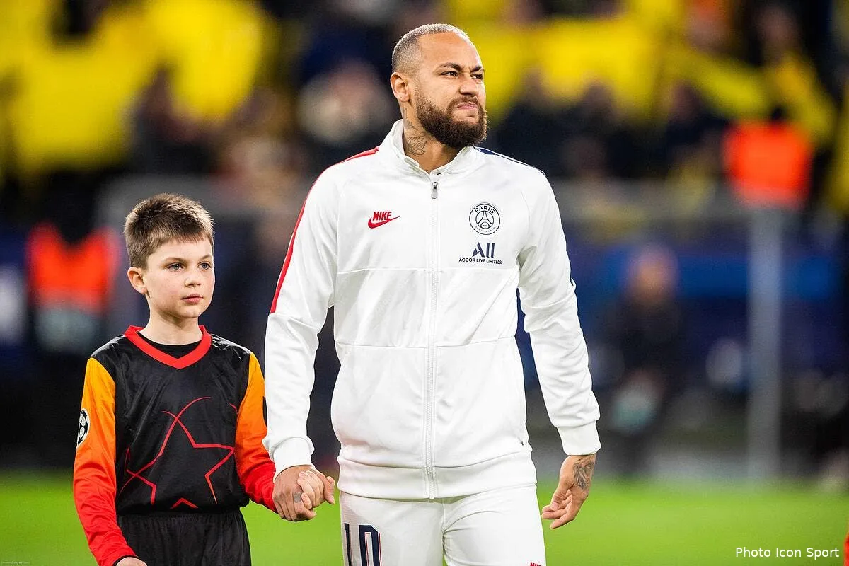 psg paris defendu pour sa gestion bizarre de neymar icon 130025947278879