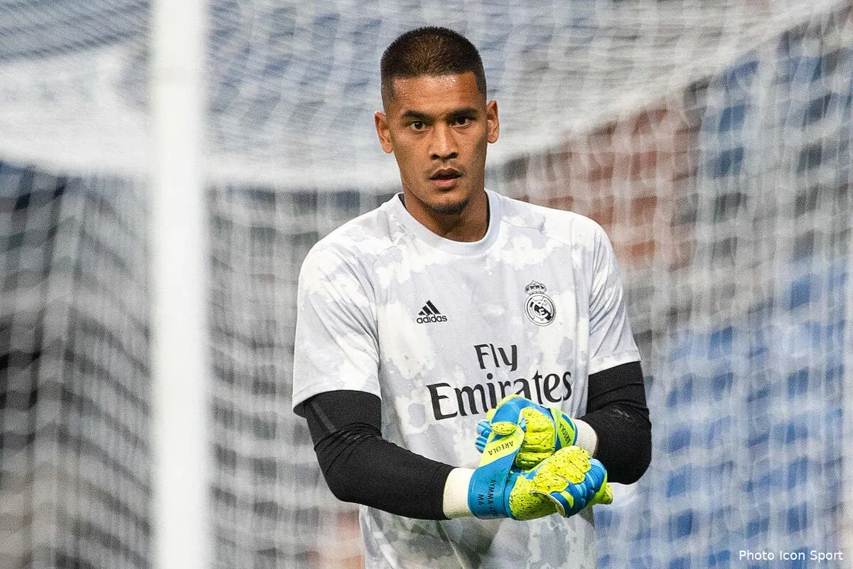 psg paris real areola etait paume au mercato icon am 192005 066266049