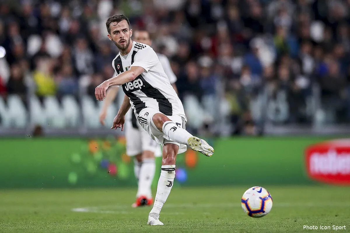 psg pjanic a paris apres un coup de billard signe pogba et rabiot icon spi 030519 45 28252511