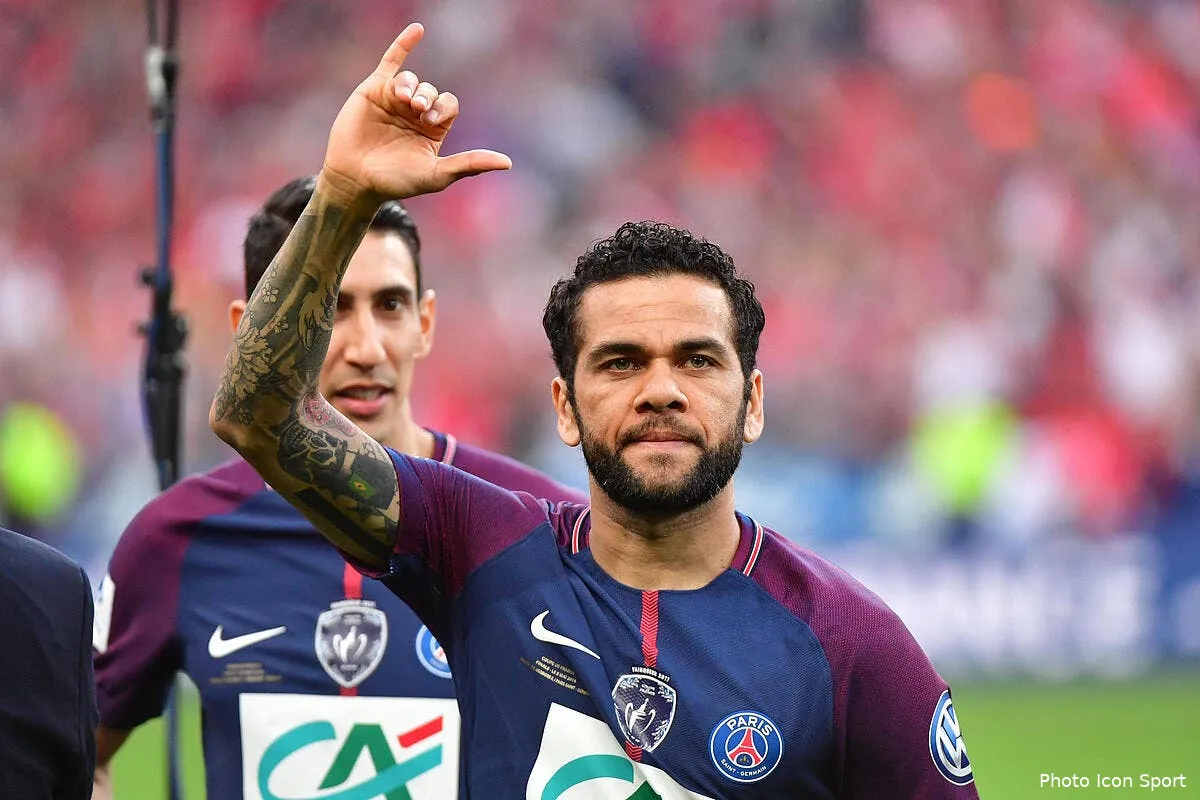 psg plus de peur que de mal pour daniel alves iconsport icon win 080518 01 49806218351