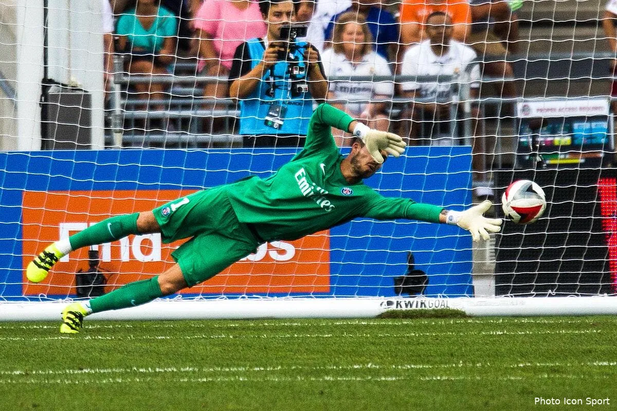 psg pourquoi emery a finalement aligne trapp et pas areola iconsport vis 270716 08 10151076