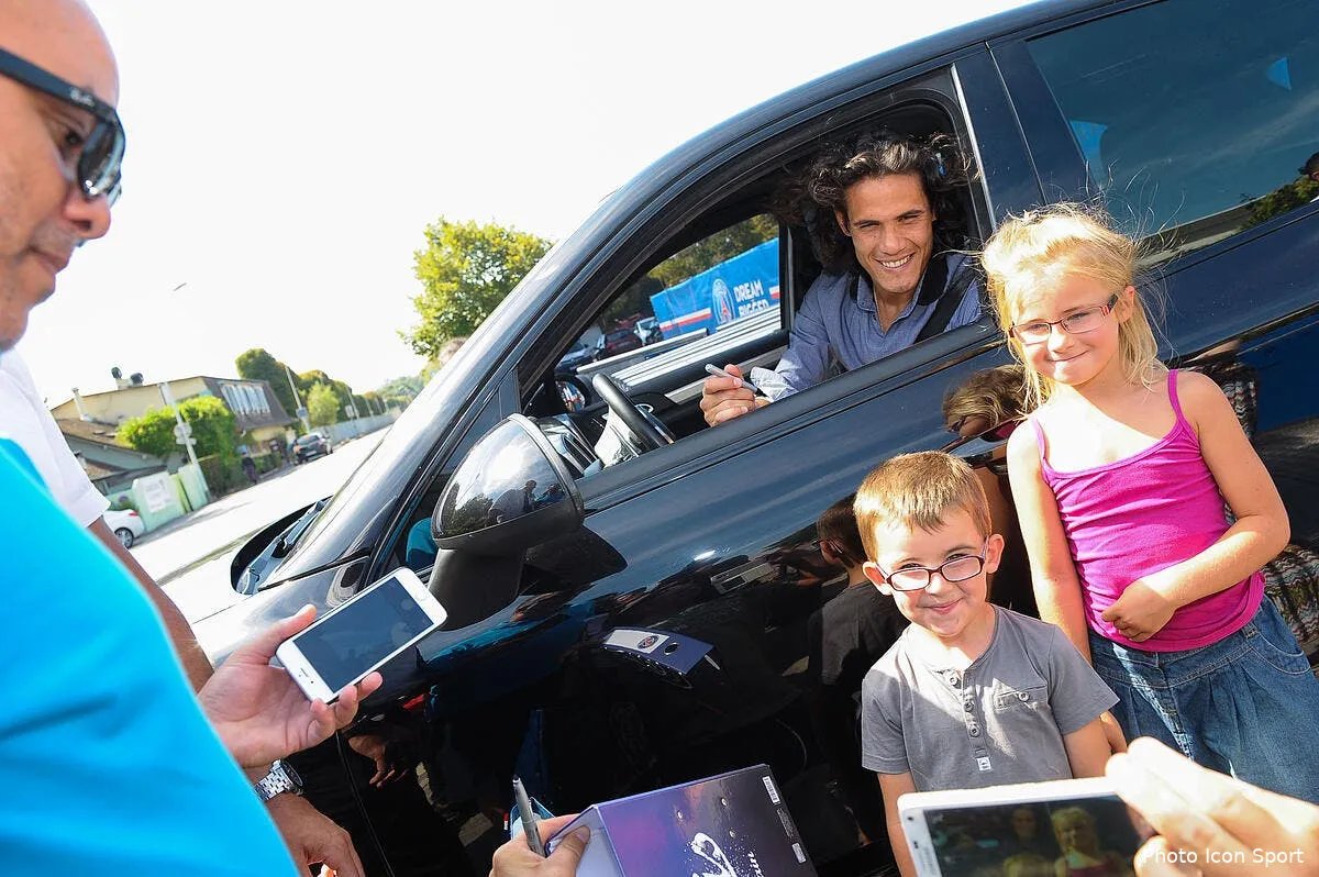 psg quand cavani bat pokemon go a naples iconsport fer 260816 10 40153002