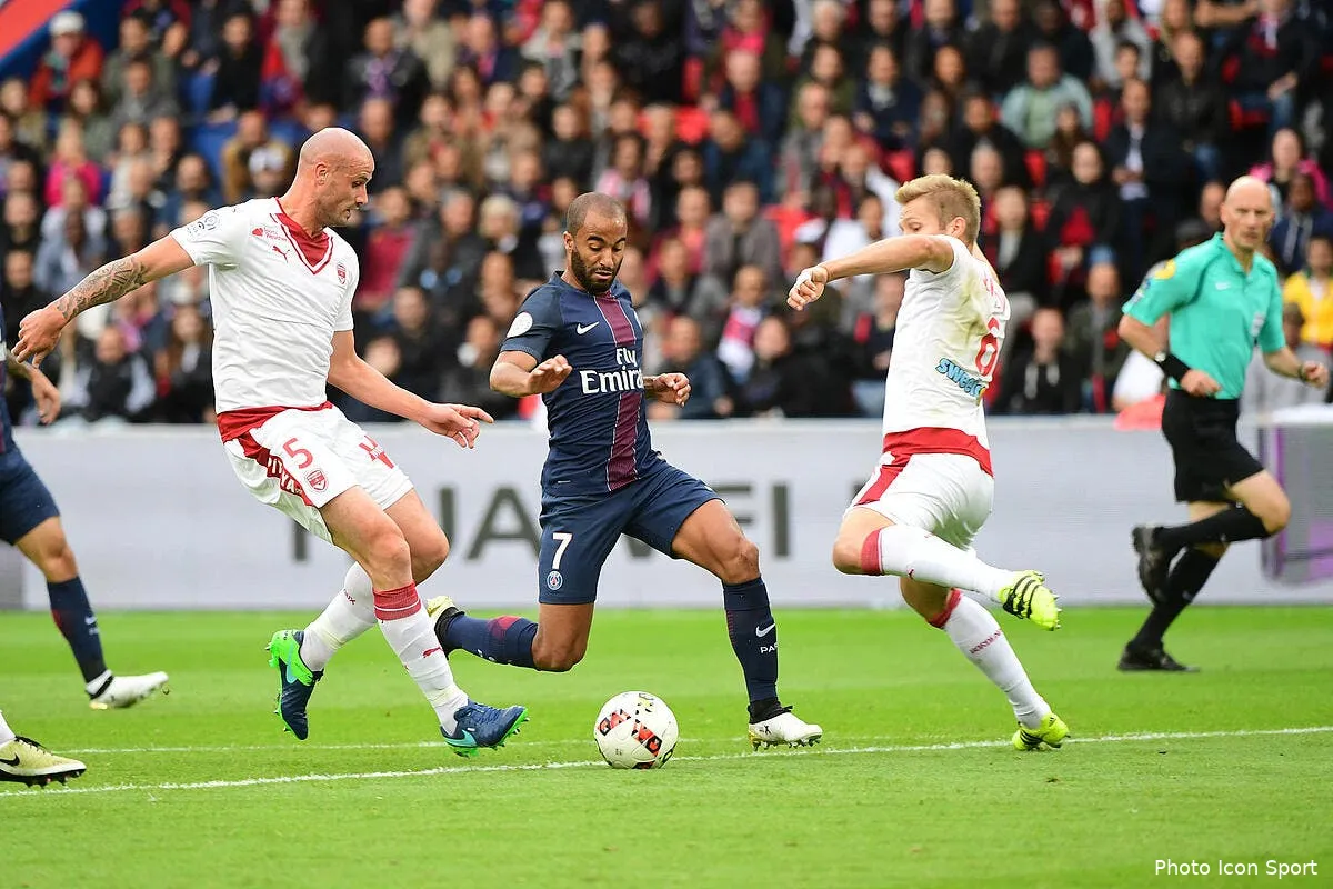 psg riolo presque emballe par un joueur et son qi foot iconsport win 011016 01 12486156842