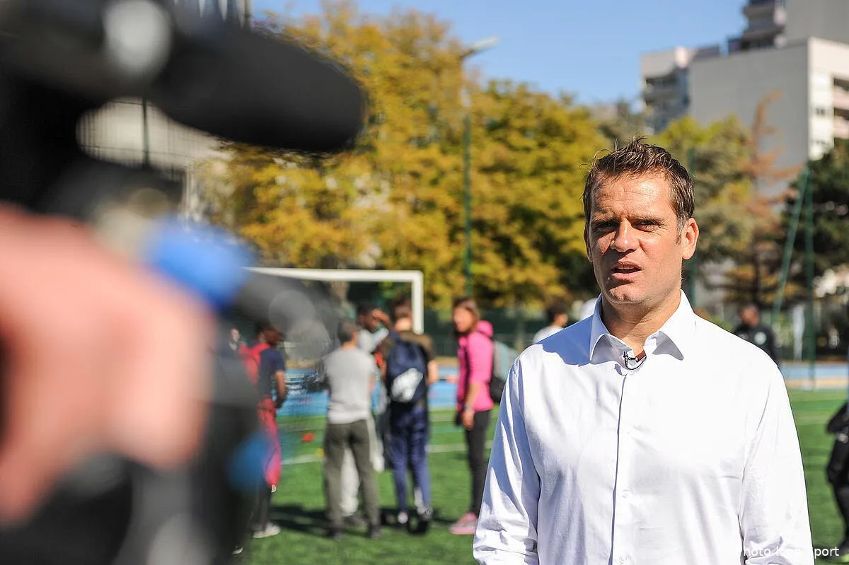 psg rothen met son nez dans le mercato du psg et ca l enerve iconsport icon ruh 260918 12 32234777