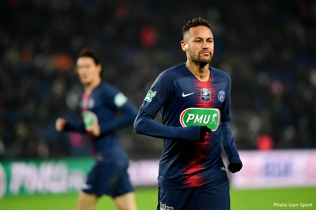 psg sagnol s en prend a neymar la danseuse bresilienne icon win 230119 01 78255247143