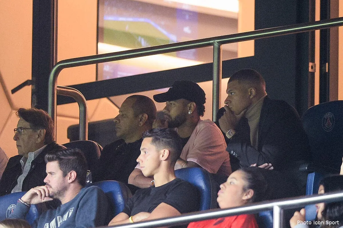 psg sans jouer neymar et mbappe ont donne la peche aux supporters icon bap 180919 93 29264815