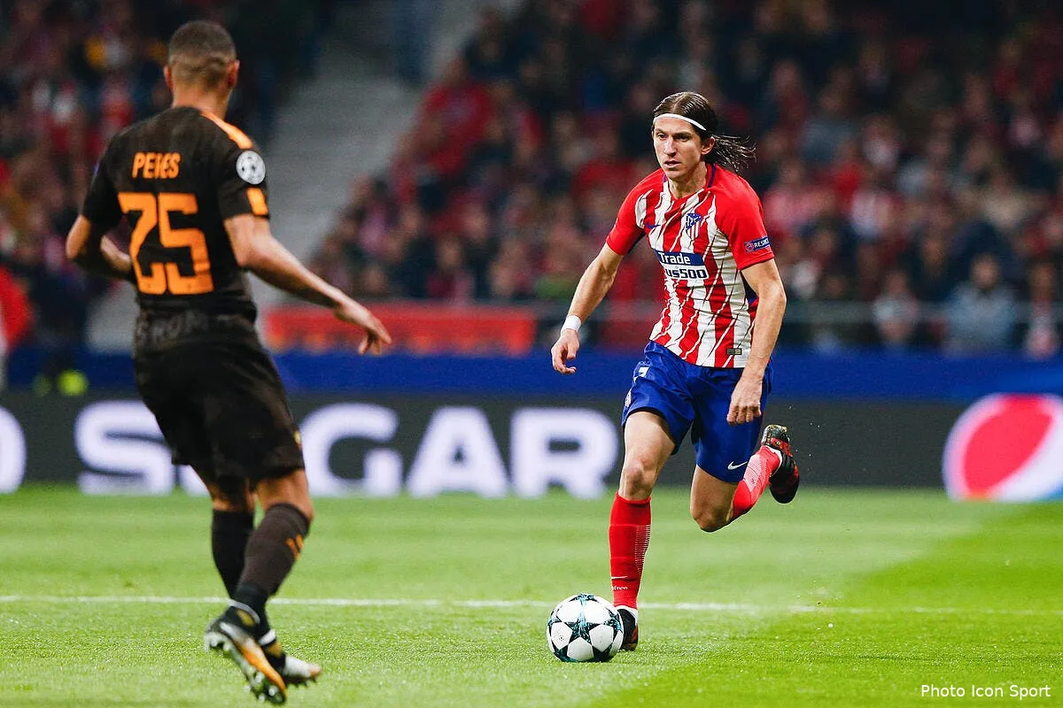 psg simeone pose les barbeles autour de filipe luis icon sho 221117 23 41228117