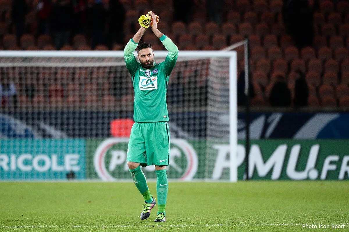 psg sirigu est arrive a seville iconsport nlg 100216 17 121152850