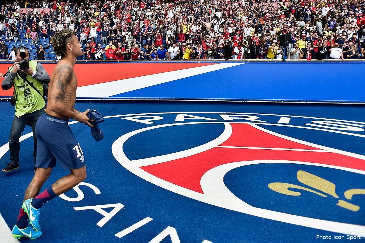 psg st tropez boite acrobaties et beyonce neymar part fort iconsport icon vis 396685 93 04188853