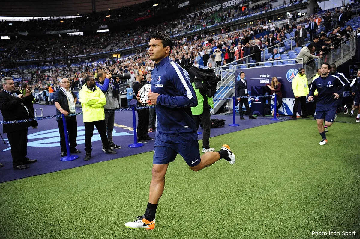 psg thiago silva a manchester united son agent repond iconsport win 210516 01 4459144480