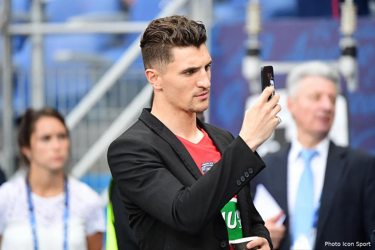 psg thomas meunier a tape dans l oeil du real madrid iconsport win 270517 01 6661186313