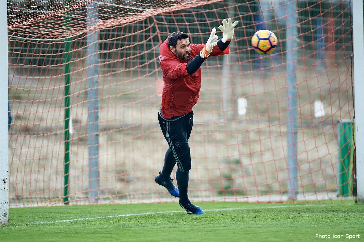 psg tricard a paris sirigu s approche du bayern munich iconsport mar 280217 10 06176252