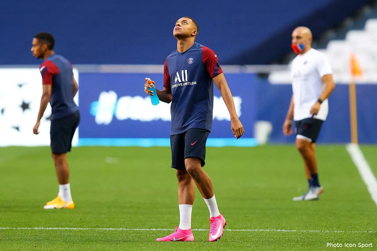 psg triste mbappe adule thiago silva et choupo moting icon 1267715154292631