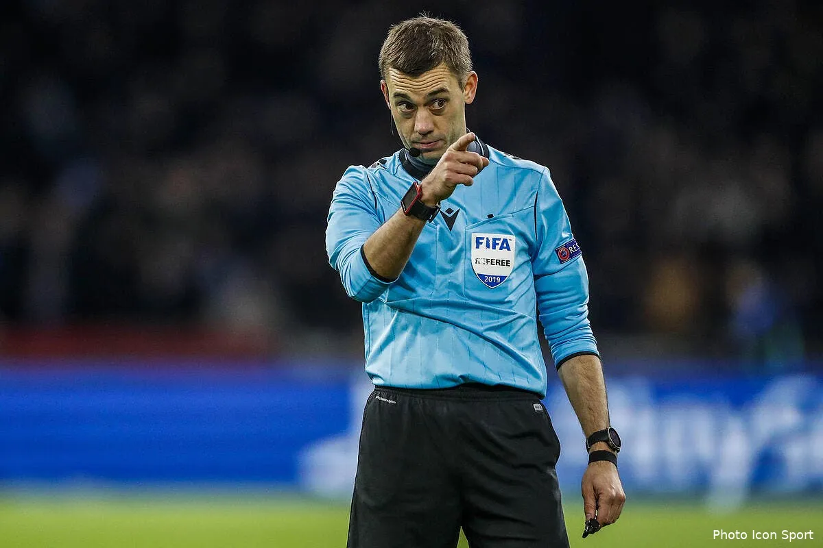 psg turpin tente un high five mbappe lui colle le vent du siecle icon 403171223274899