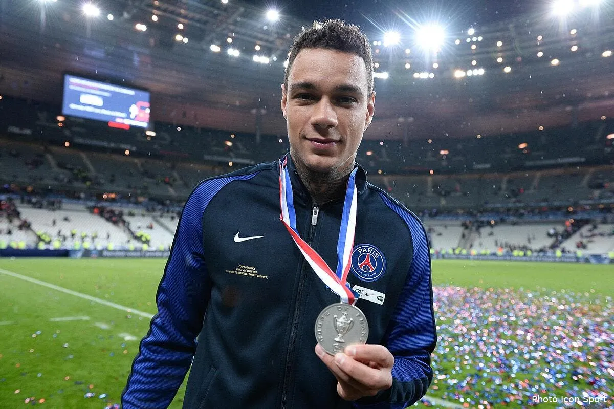 psg un contrat de 2 ans propose a van der wiel iconsport nlg 210516 17 40147068