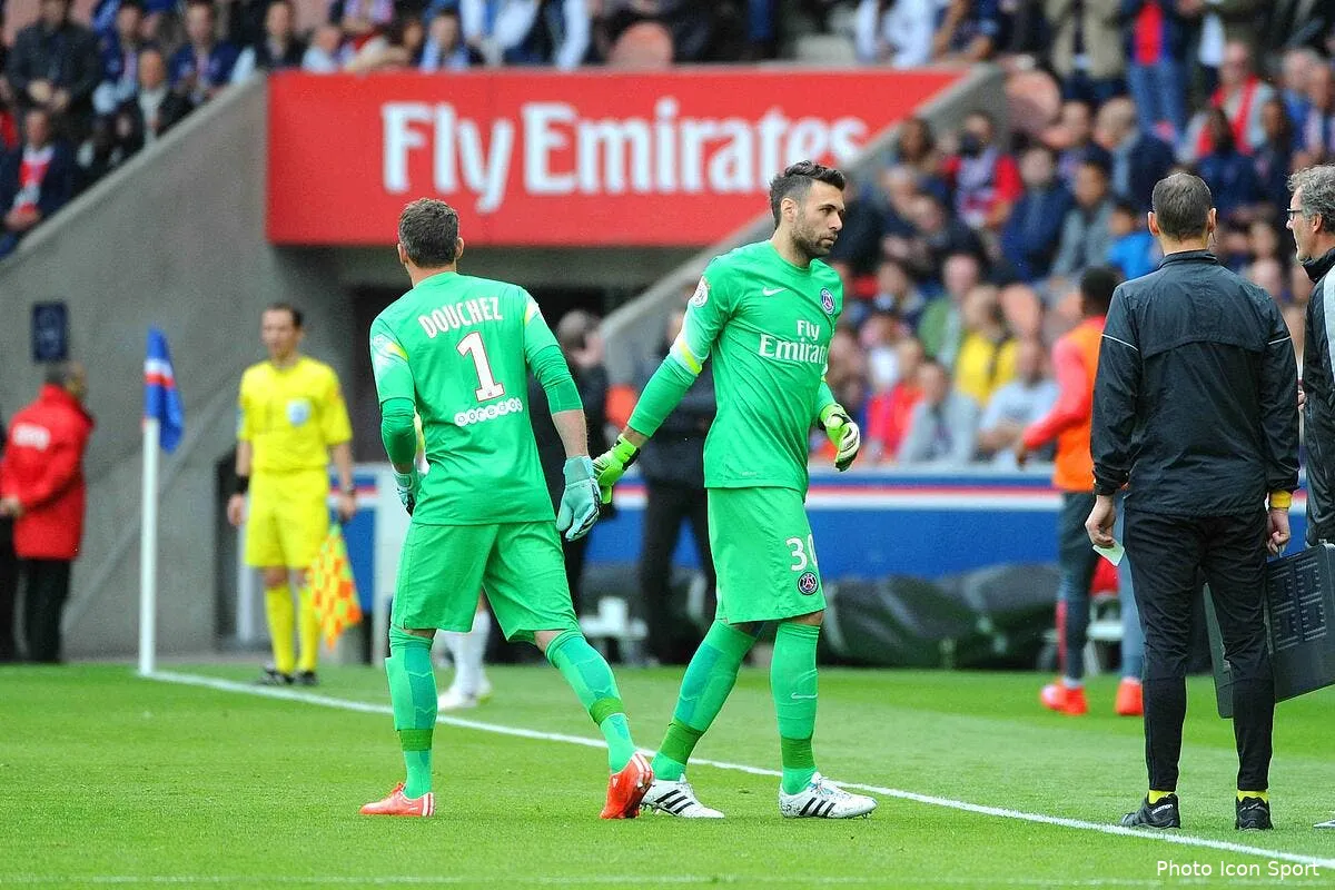 psg un gardien attend le depart de sirigu pour signer douchez sirigu148190