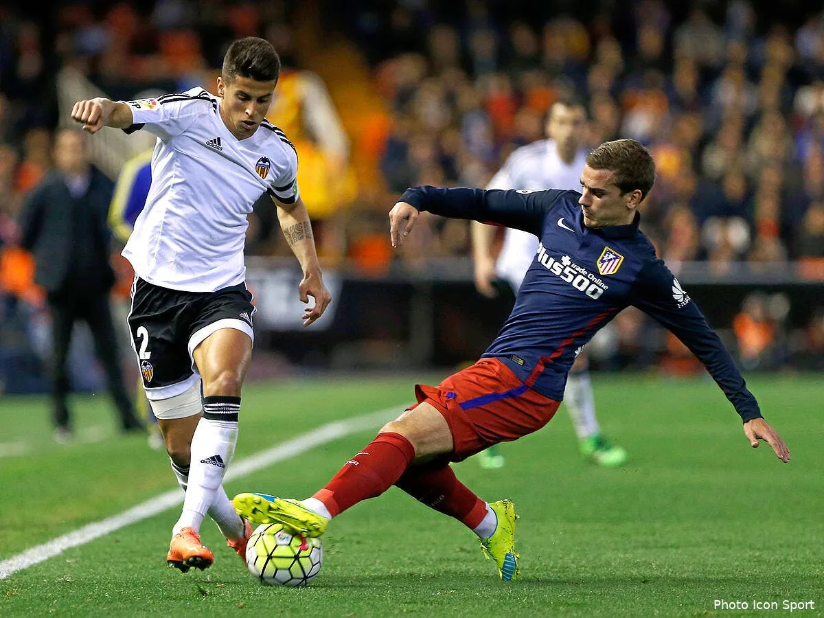 psg un lateral droit piste par emery semble pret a venir iconsport mar 060316 20 08147148