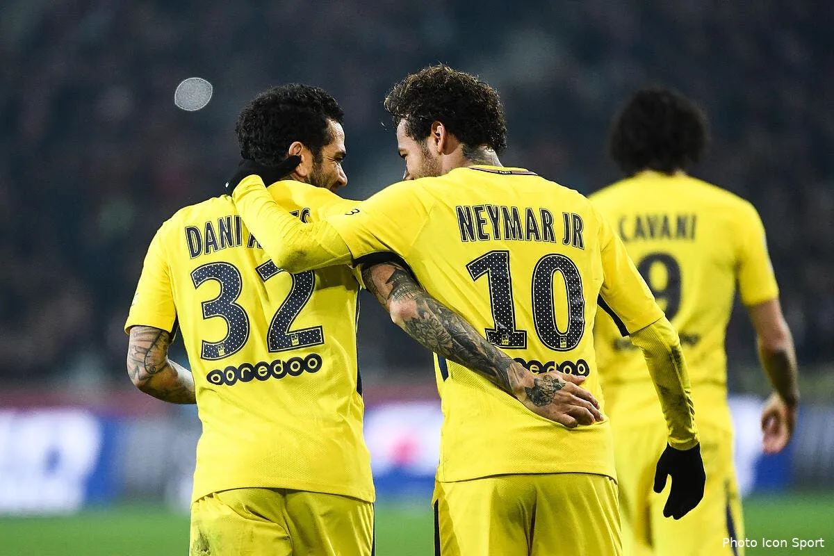 psg un pacte secret entre neymar et daniel alves iconsport icon dib 030218 11 11211959