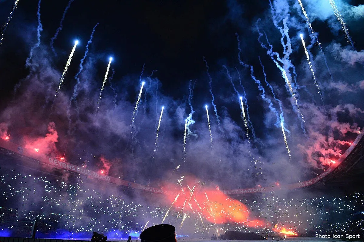 psg un porno sur les ecrans paris fait le show icon win 180519 01 90104253661