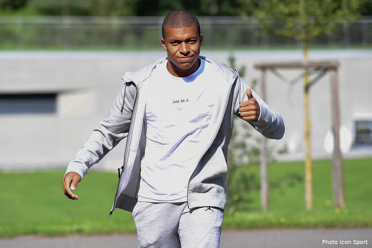 psg visite medicale mardi a clairefontaine pour mbappe iconsport icon win 280817 01 15906191235