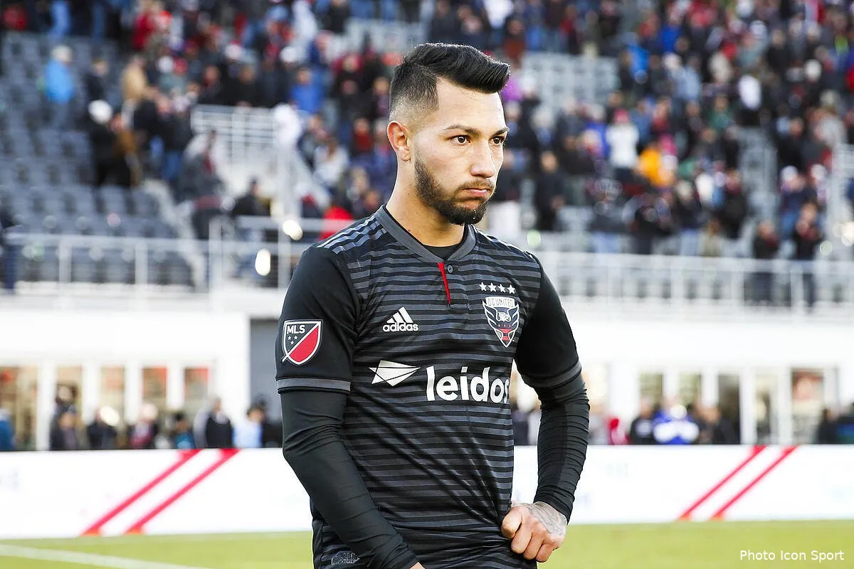 psg visite medicale pour acosta le remplacant de neymar est a paris icon sipausa 24553223243601