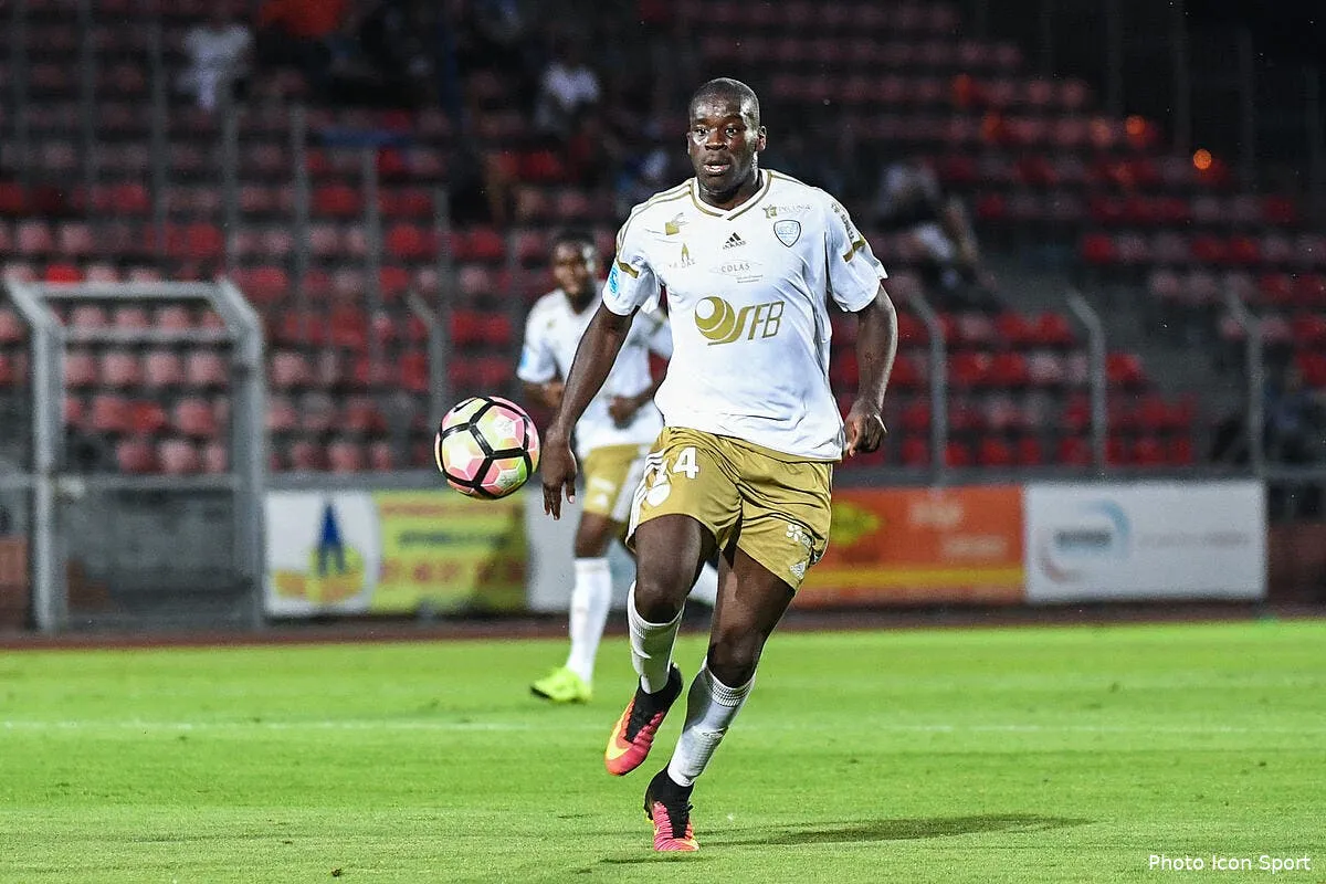 psg wilfried kanga quitte paris et signe au sco angers iconsport dib 020916 10 51185349