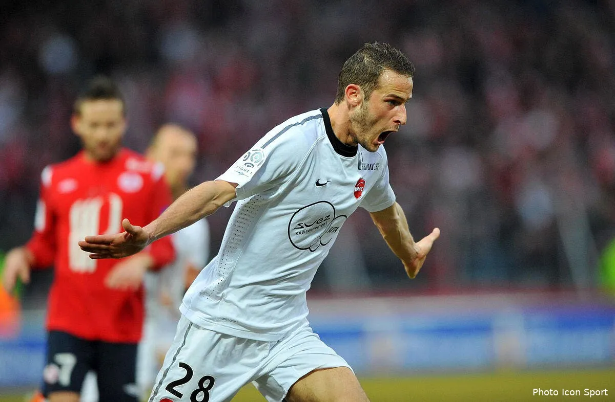 pujol souhaite rester a valenciennes meme en ligue 2 iconsport win 130311 05 1118907